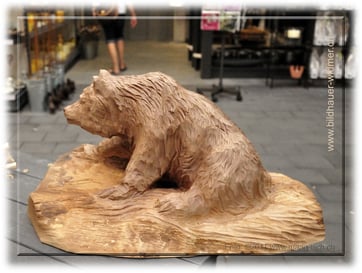 Bildhauer Paul Widmer Grizzlybär sitzend, Birkenholz, Fr. 920.-