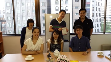 博士課程、大学院、アメリカをテーマにしたランチ会の後、Welliesにて（後列左）