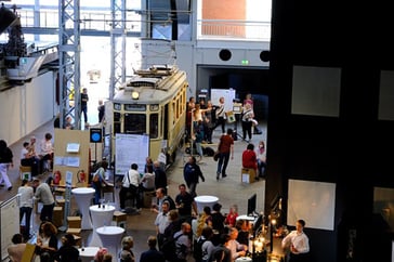 Kreativer Raum für Austausch mid-round