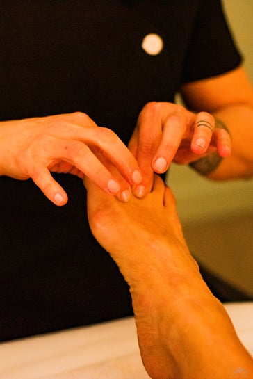 réflexologie plantaire palmaire faciale auriculaire Carcassonne le cocon de Baya