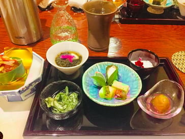 　　「命薬」でもある、琉球宮廷料理の一例