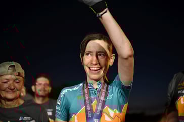 Nicole Reist Ultracycling RaceAcrossAmerica 2022, im Ziel ©Foto: Noah Diesing