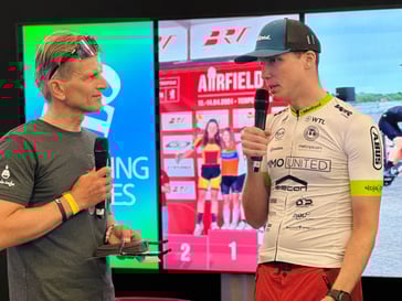 Thorsten Frahm, Inhaber der Sportmarketing-Consultingagentur Frahm Sporting und Gründer des Cycle Cafes (li.) im Interview mit Radprofi Lukas Kaufmann  ©