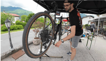 Sei es der Transport der Bags mit Ersatzkleidung o.ä. zur Mittagsstation oder der kompetente Reparaturund Pannenservice der Mechaniker von Partner Scott – es wurde an unglaublich viele Details gedacht. ©