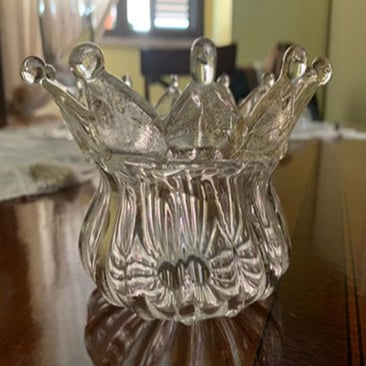 Ricambi per lampadari con campane tazze e coppe in vetro di Murano soffiato a mano, realizzati secondo la tradizione artigianale veneziana.