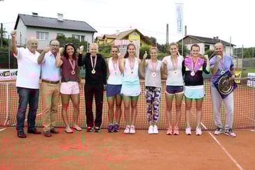 Damen Staatsmeister 2016: ÖTV Präsident Robert Groß, Bgm. Gerald Hackl, Nicole Rottmann, Martina Borecka, Julia Grabher, Mihaela Buzarnescu, Barbara Haas, Pia König, Jesika Maleckova, Coach Jürgen Waber