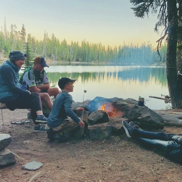 Bushcraftwandelworkshop met bivak voor het hele gezin