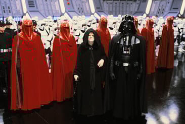 "Mein Junge, eines Tages wird das alles dir gehören." - "Wow, auch die roten Ganzkörperkondome?"