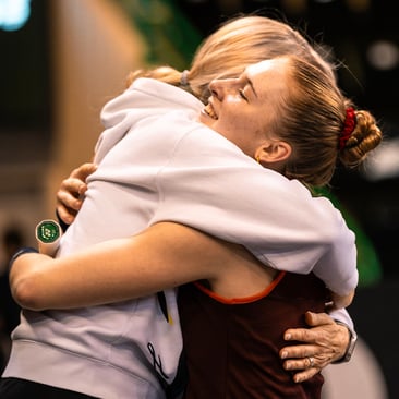 Mama Sandra. Ich bin ihr unendlich dankbar für ihre Unterstützung, ihre Energie und ihren Glauben an mich!