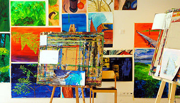 Ergebnisse eines Mal-Workshops im Atelier.