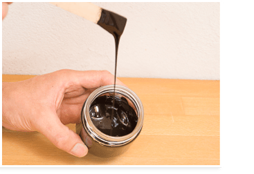 Öle und Wachse pigmentieren: Pigment kräftig einrühren