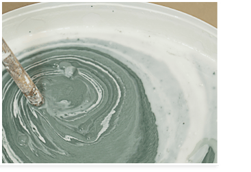 Wandfarben pigmentieren: Pigmentmischung gleichmäßig einrühren