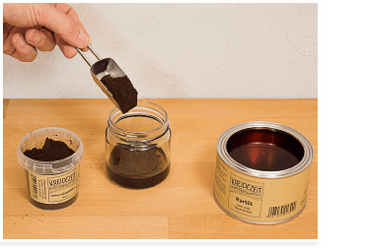 Öle und Wachse pigmentieren: Pigment in Öl geben