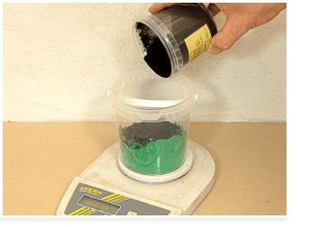 Wandfarben pigmentieren: Pigmente abwiegen