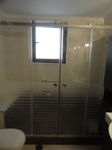 συρόμενη ντουζιέρα για το μπάνιο καμπίνα ιορδανίδης αργυρούπολη