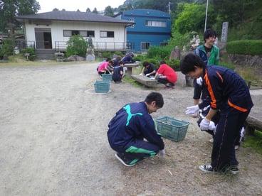 坐禅堂前 作務風景
