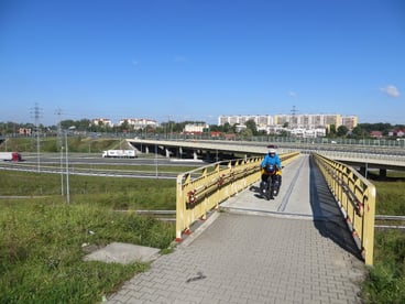Endlich weg von der grossen Strasse acht Kilometer nach Krakau. 