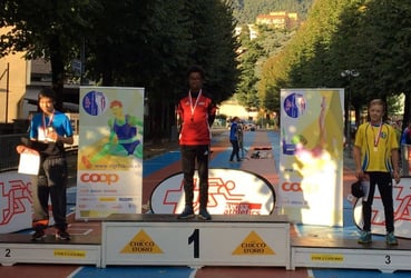 Dominic Larbi auf dem Siegerpodest (Foto: HP LAR Binningen)