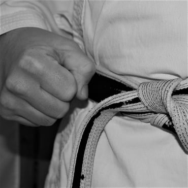 Karate-Faust in Bereitschaftshaltung.