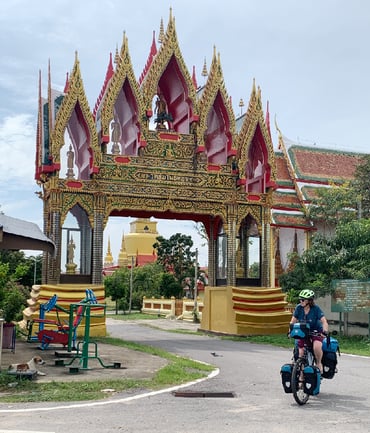 Tempelanlagen gibt es tausende in Thailand.