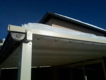 Pergola en acier avec toile tendue grenoble