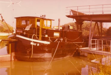  Aufgrund des angebrachten Eichzeichens SN914SA ist dieses Bild aus dem Fotoalbum der ehemaligen Eignerfamilie zwischen dem 14.06.1971 und dem 22.07.1982 aufgenommen worden. 