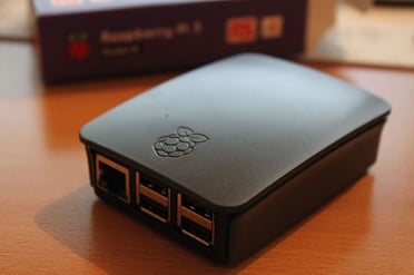 Un raspberry PI dans un boitier noir