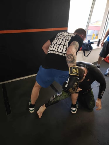 SC Int'l Street Combatives FFA Limburg Workshop Catch Wrestling Luta Livre Krav Maga Messerabwehr Empty Hands Knife Defense Shivworks Craig Douglas