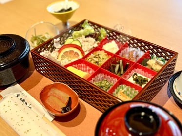 地元食材を使用。たくさんの味がお楽しみいただけて、女性に人気のお食事です。