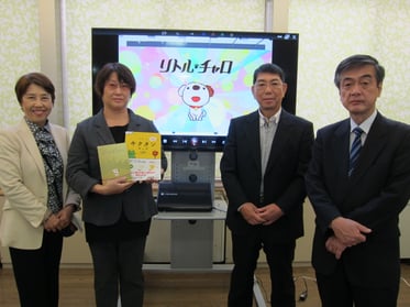 施設長近藤様、AJCR会長林、AJCR総務部会長川島