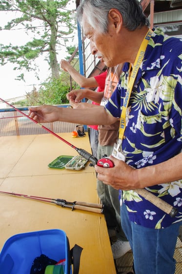 じっくりと入念なテストを重ねて新たな竿を開発中の玉越さん