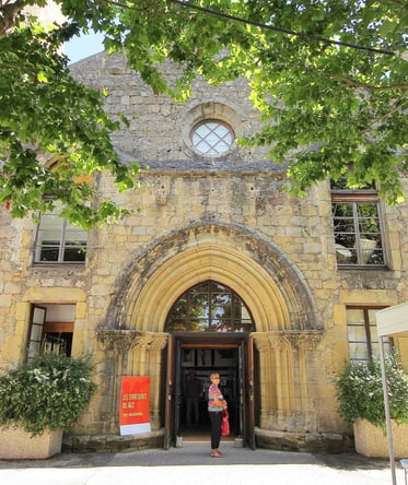 Le porche des Augustins de Marciac aujourd'hui