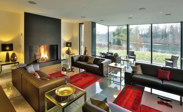 Insert de cheminée STAFFIERI : fabrication individuelle adaptée au style de l'habitat.