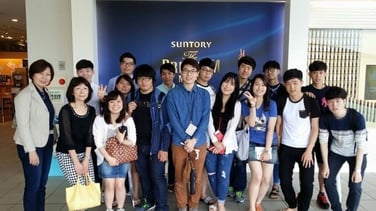 이곳은 맥주공장입니다. 살면서 처음와봤는데 생각보다 맥주 만드는 과정이 복잡하고 시간도 어느정도 걸렸던것 같습니다. 제조과정 설명을 들으면서 제조현장을 멀리서 지켜보았는데 대단하다고 생각했습니다. 그 후 식당에서 간단한 맥주와 음료수를 마셨는데 역시 현장에서 바로 만든 맥주라 그런지 맛이 좋았습니다.