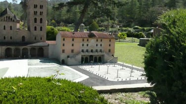 Monestir de santa maria de Ripoll et ajutement
