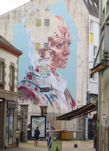 Tolle Wandmalereien in Saint Brieuc.