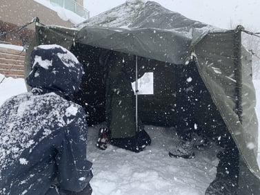 テントサウナ設営