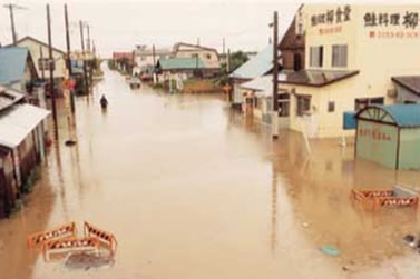 水浸しの石狩市親船（北海道開発協会蔵）
