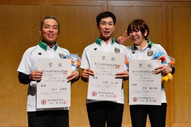 左から、浜口、松崎、中村の各選手