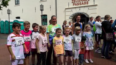 Die flinken Eulen & Hasen aus Bützfleth mit Fr. Bendler und Fr. Holtmann.