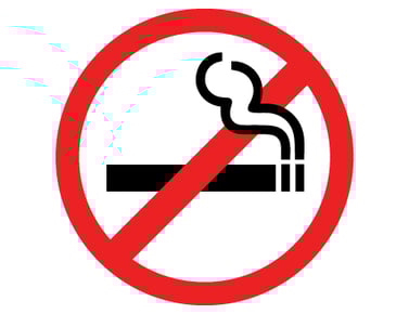 認知症のリスクを遠ざけるためには禁煙は必須です。お酒は暴飲せず、適切な範囲内で摂取しましょう