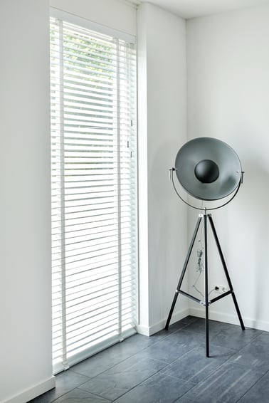 raamdecoratie, binnenzonwering, shutters, houten jaloezie, jaloezieën, raambekleding, solis zonwering, verano