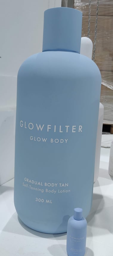 Bote cosmético gigante como reclamo publicitario