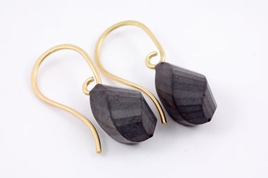 Betonohrring Gelbgoldhänger mit Betonpampeln