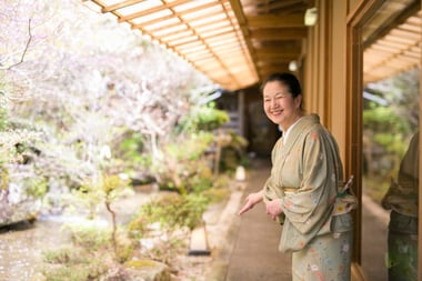 鹿之湯 女将 各務かやの写真