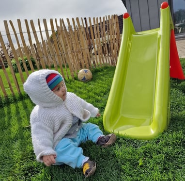 A La Buissière, jeux extérieurs et intérieurs pour les petits.