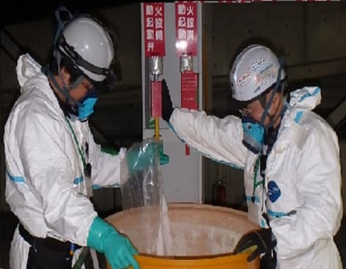 アラーム室周りの作業／水溶液の抜き取り