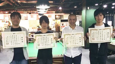 B級。左より、3位・丸山卓人（Mr. SPORTSMAN学芸大学）、優勝・渡邊智彦 （ステラ）、2位・藤郷正浩（CUE）、3位・上田哲太郎（NABBI）