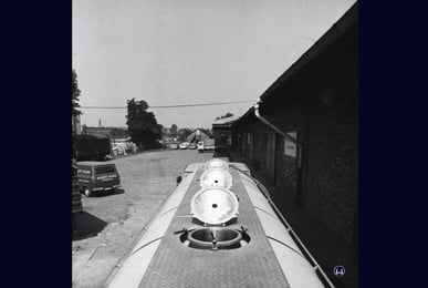 Der Bahntransport wurde zunehmend durch Tanklastzüge abgelöst.