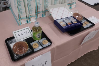 校章入りどら焼きとクッキー